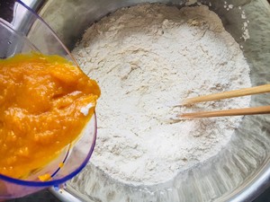 Pumpkin steamed bread (loose and sweet, do not add candy) practice measure 7