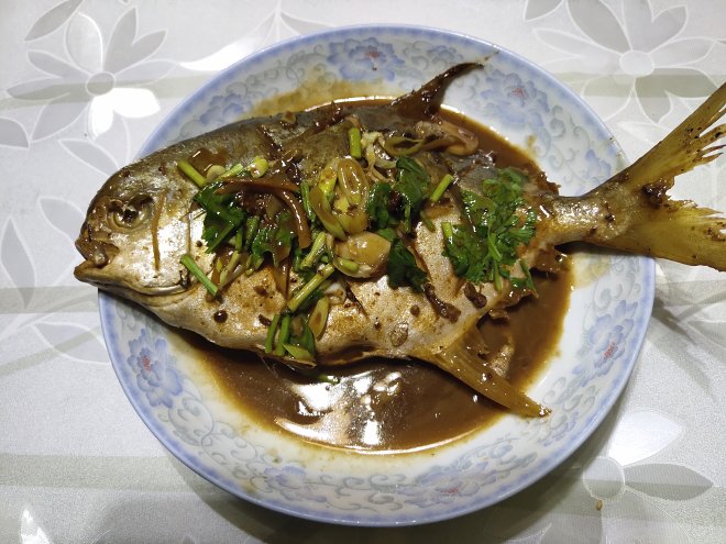 Peng Douは、醤油で金の煮込みの繁栄の魚の道を作るためにあなたを連れて行きます