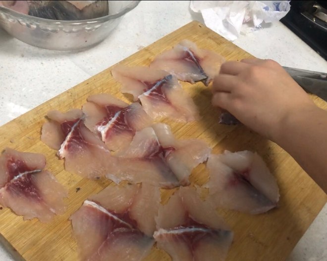 白身魚の白菜漬けの魚〜煮る魚の薄切りのチュートリアルを巻く、柔らかい女の子も作れる方法