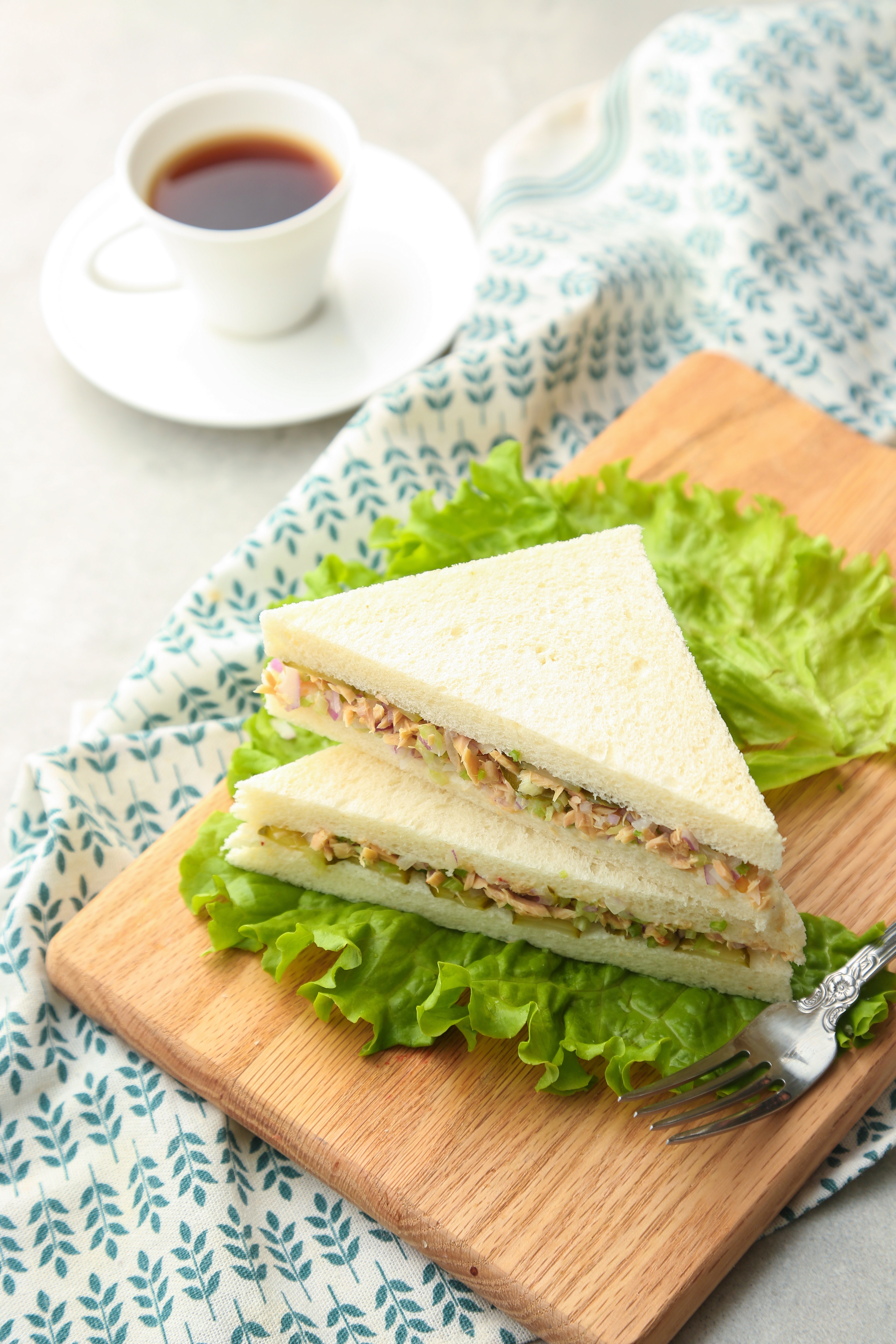 
Tuna enjoys sandwich gently, the practice of the breakfast with rich administrative levels