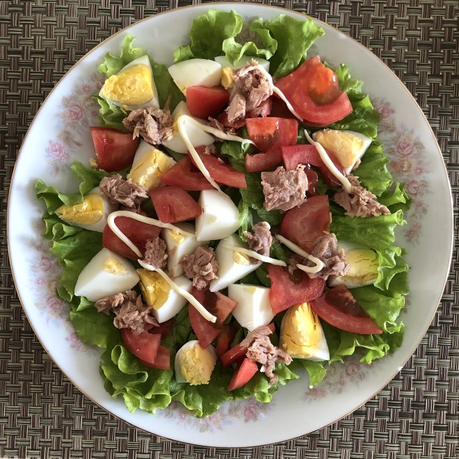 
The practice of tuna vegetable salad, how to do delicious