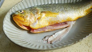 The practice measure of yellow croaker of braise in soy sauce 2