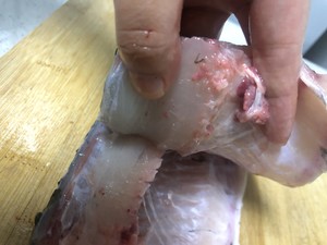 「魚の魚の白菜漬けの煮魚〜煮る水が巻く魚肉のスライスのチュートリアル、