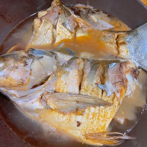 日常の銀carの魚の醤油煮込み魚の練習対策 煮込んだ家族の8 