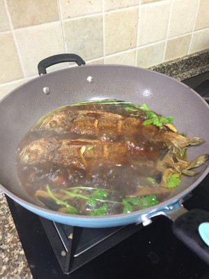The practice measure of yellow croaker of braise in soy sauce 5