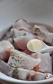 The practice measure of fish of cooked glutinous rice pounded into paste 3