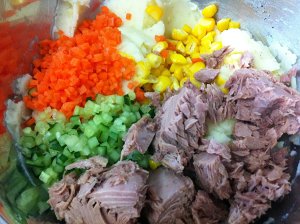 The practice measure of salad of tuna potato mud 7