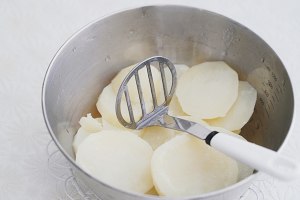 The practice measure of salad of mud of corn tuna potato 2