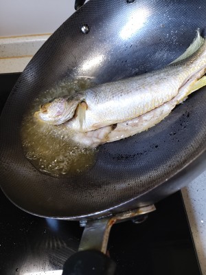 The practice measure of yellow croaker of braise in soy sauce 5