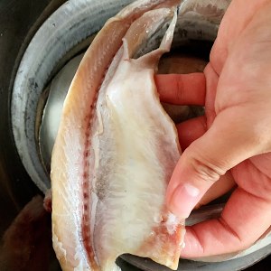 Decoct stew saury (hairtail) practice measure 3