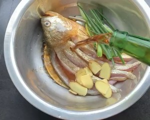 隣の子供2のトマト砂科の魚の練習対策を泣き叫ぶ