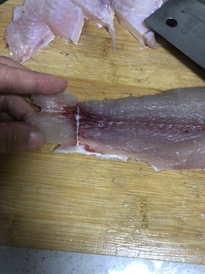 魚の白菜の漬け魚 〜コイル状の魚肉のスライスのチュートリアルを沸騰させる水、「> </li> <li class = 