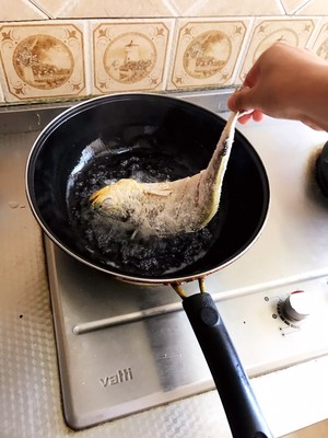 The practice measure of yellow croaker of braise in soy sauce 5