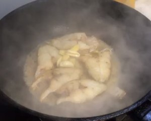 醤油で煮込んだズオの魚 （ライスフィッシュ）詳しい練習方法13 