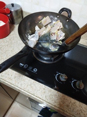 The practice measure of the fish of water of the daily life of a family that boil 1