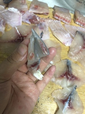 魚の魚の白菜漬けの魚〜煮る水〜煮る魚の肉のスライスのチュートリアルを巻く 