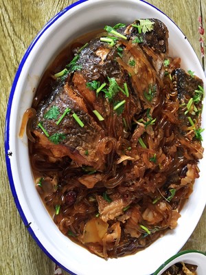 The practice measure of the northeast bighead noodles made from bean or sweet potato starch that stew 13