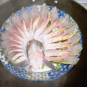 Chart of meal of the eve of the lunar New Year: The practice measure of steamed blunt-snout bream 8
