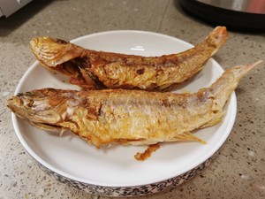 The practice measure of fish of Chinese larch of crude fry in shallow oil 2