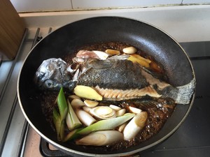 The practice measure that hall Mom teachs you fish of braise in soy sauce 9