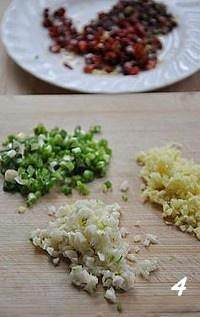 The practice measure of fish of cooked glutinous rice pounded into paste 4