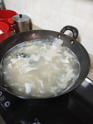 The practice measure of the fish of water of the daily life of a family that boil 4