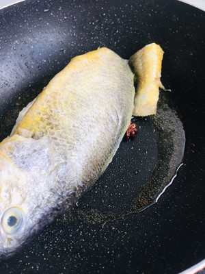 Yellow croaker of braise in soy sauce helps simple practice move extremely 3