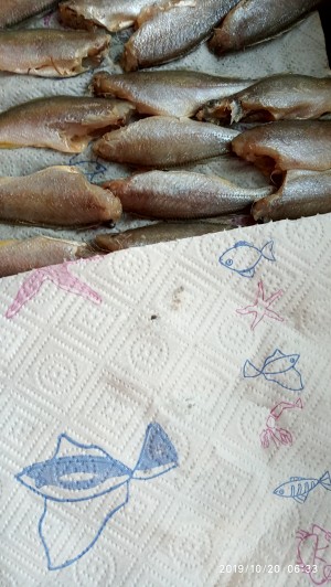 The practice measure of can of sweet crisp yellow croaker 3