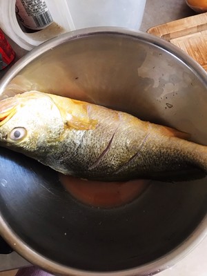The practice measure of yellow croaker of braise in soy sauce 2
