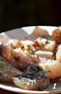 The practice measure of fish of cooked glutinous rice pounded into paste 1
