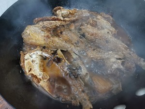 The practice measure of fish of small impurities of braise in soy sauce 7