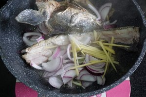 The practice measure of the fish of water of pickled Chinese cabbage that boil 18