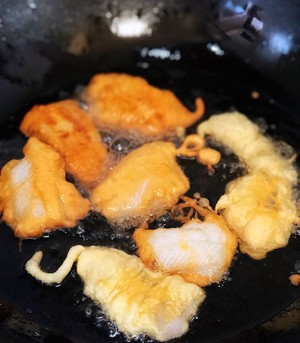 A condiment made of roast prickly ash and salt the practice measure of 9 abdomen fish 3