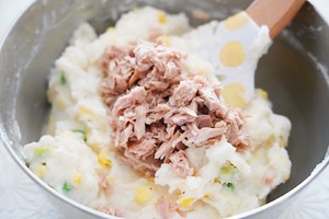 The practice measure of salad of mud of corn tuna potato 7