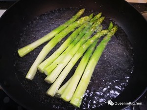 Take the practice step that burns asparagus of 3 article fish 3