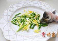 The practice measure of fish of large fortune spread its tail 7