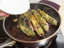The practice measure that braise in soy sauce holds stickleback high 5