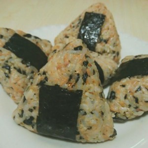 The practice measure that hand of tuna sesame seed holds rice group 3