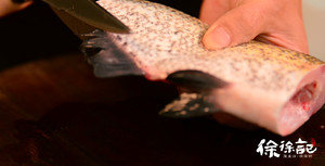 The practice measure of fish of peacock spread its tail 2