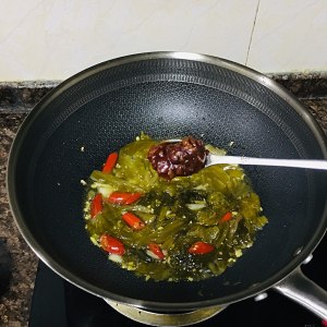 The practice measure of the fish of pickled Chinese cabbage that can drink boiling water 11
