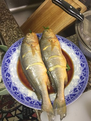 The practice measure of yellow croaker of braise in soy sauce 2