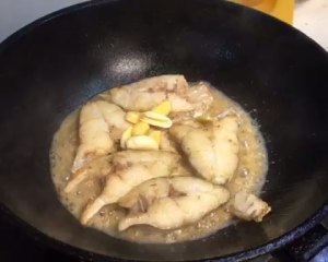 醤油で煮込んだズオの魚（米の魚）の詳細な練習方法14  
