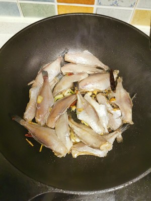 ソースが焼けて、革の魚4
