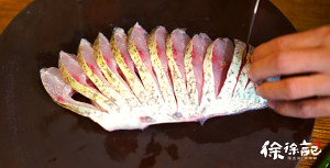 The practice measure of fish of peacock spread its tail 3
