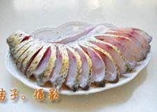 The practice measure of fish of large fortune spread its tail 5