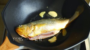 The practice measure of yellow croaker of braise in soy sauce 4