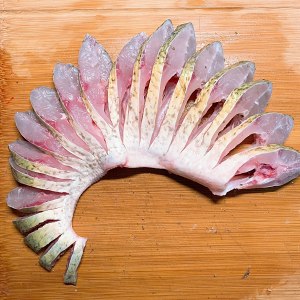 Chart of meal of the eve of the lunar New Year: The practice measure of steamed blunt-snout bream 3