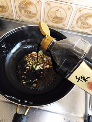 The practice measure of yellow croaker of braise in soy sauce 9