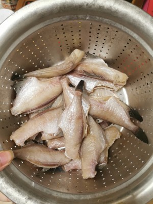 ソースが焼けたら、革の魚1の練習尺度を集めてください 