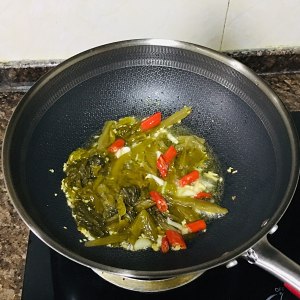 The practice measure of the fish of pickled Chinese cabbage that can drink boiling water 10